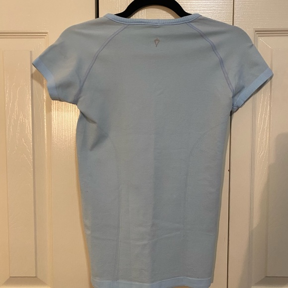 Ivivva by lululemon Fly Tech Short Sleeve *UV Colour Reactive - Picture 4 of 5